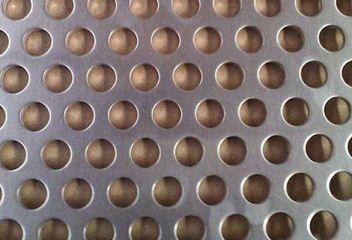 鋁闆沖(chong)孔網變黑(hēi)如何處理(lǐ)