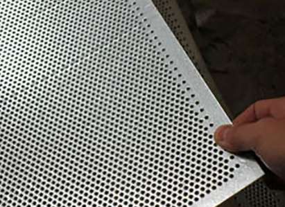 不鏽(xiù)鋼沖孔網(wang)在化工業(yè)的重要性(xing)