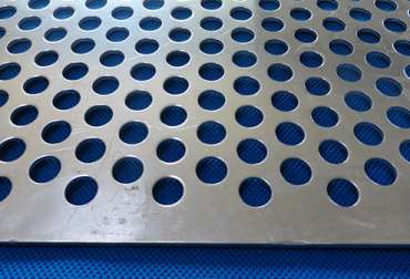 不鏽(xiu)鋼沖孔(kǒng)網的加(jiā)工注意(yì)要點