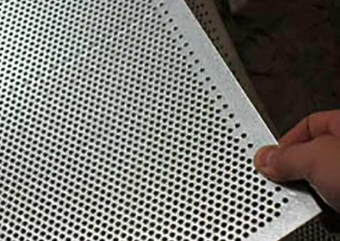 不鏽鋼沖(chòng)孔網在化工(gong)業的重要性(xìng)