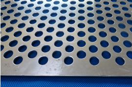 如何判(pàn)斷不鏽(xiu)鋼沖孔(kǒng)網的優(you)劣