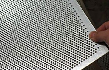 高密(mi)度沖孔網(wang)容易連孔(kong)的原因